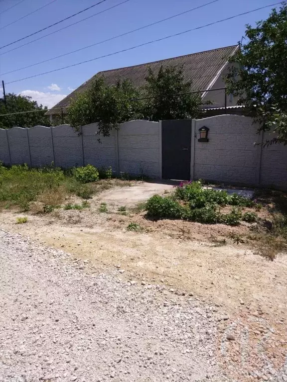 Дом в Крым, Черноморский район, Медведевское с/пос, с. Медведево ул. ... - Фото 1