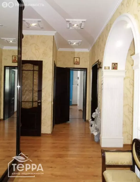 6-комнатная квартира: Евпатория, улица Сытникова, 4А (223 м) - Фото 0