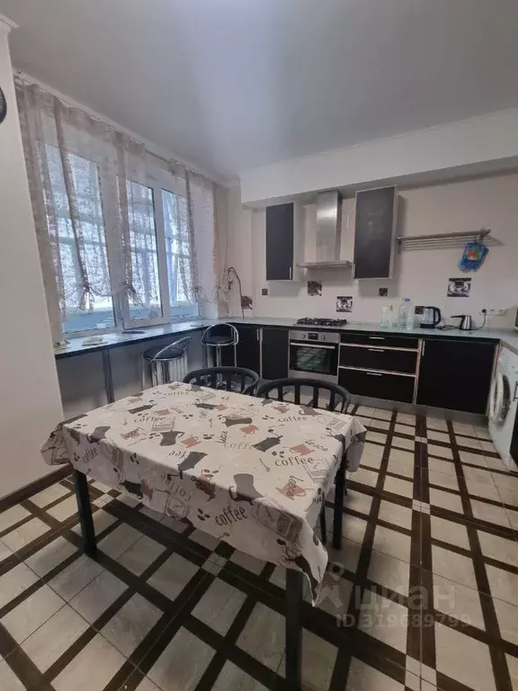 3-к кв. Краснодарский край, Новороссийск ул. Тобольская, 7А (90.0 м) - Фото 0