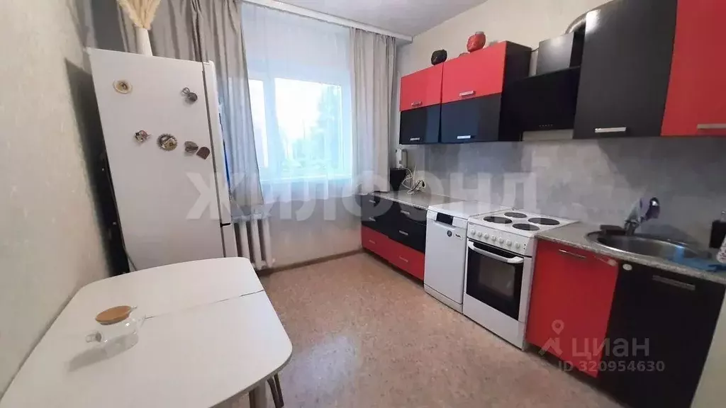 3-к кв. Ханты-Мансийский АО, Когалым Бакинская ул., 63 (65.0 м) - Фото 1