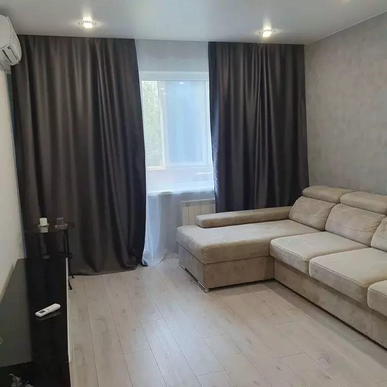 2-к кв. Омская область, Омск Взлетная ул., 1А (53.0 м) - Фото 0