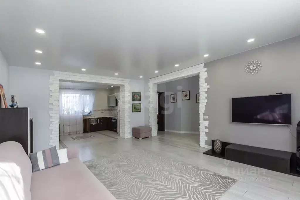 Дом в Алтайский край, Барнаул городской округ, с. Власиха, Октябрьский ... - Фото 1