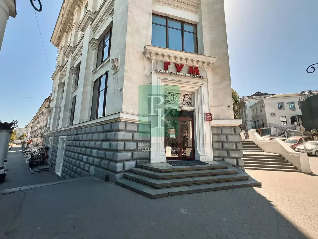 Торгово-офисное помещение 57,1 м на первой линии в гуме - Фото 1