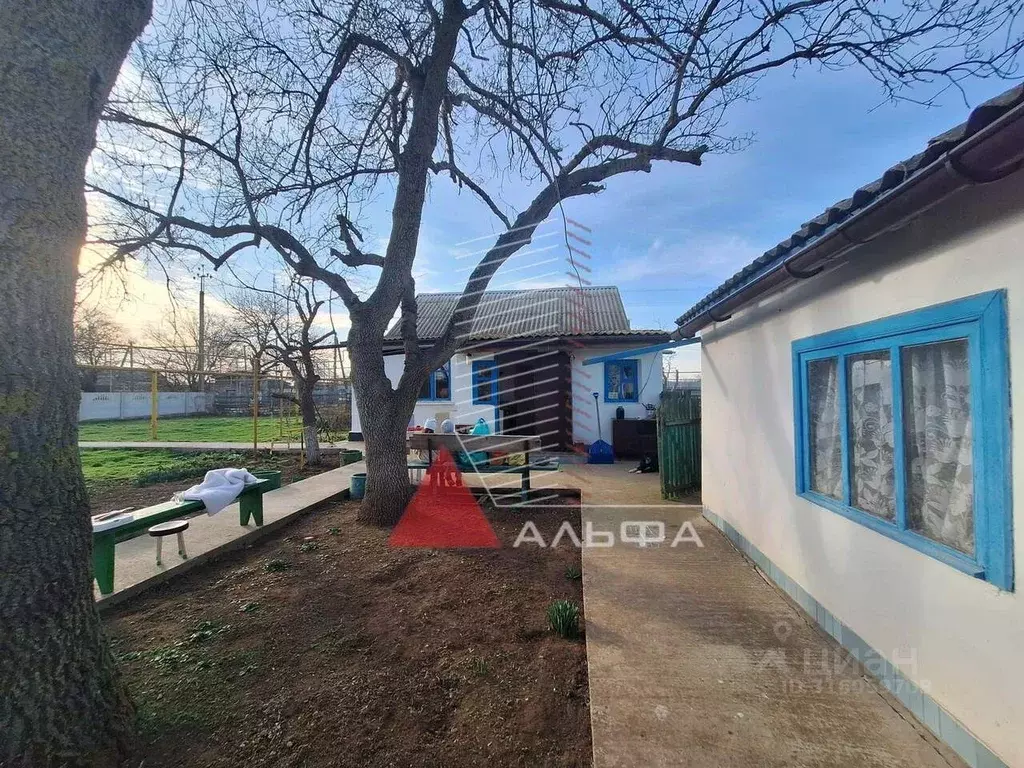 Дом в Крым, Сакский район, с. Молочное ул. Гагарина, 12 (75 м) - Фото 1