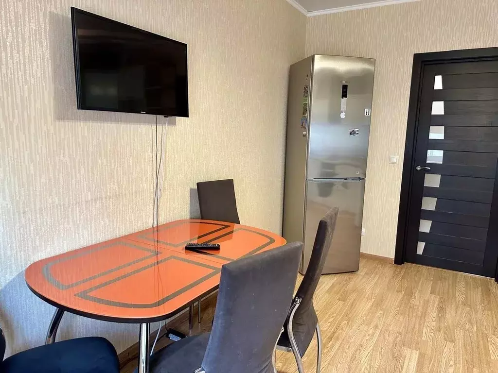 2-к кв. Тюменская область, Тюмень Заречный проезд, 41 (84.0 м) - Фото 1