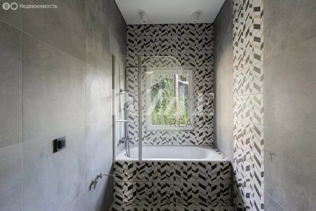 Дом в Выборгский район, городской посёлок Рощино (185 м) - Фото 1