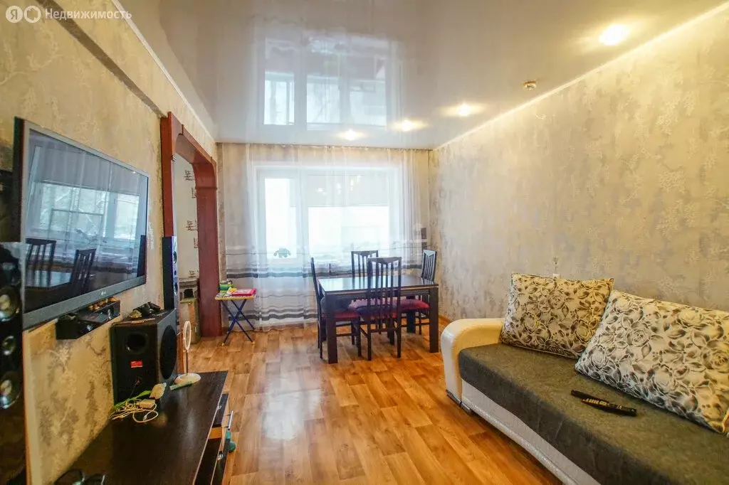 3-комнатная квартира: Ачинск, 9-й микрорайон, 10 (64.9 м) - Фото 1