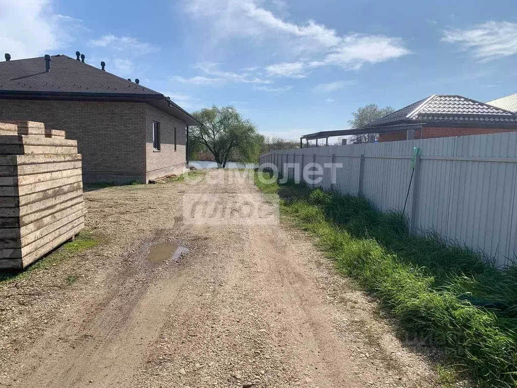 Участок в Краснодарский край, Динской район, с. Красносельское ... - Фото 0