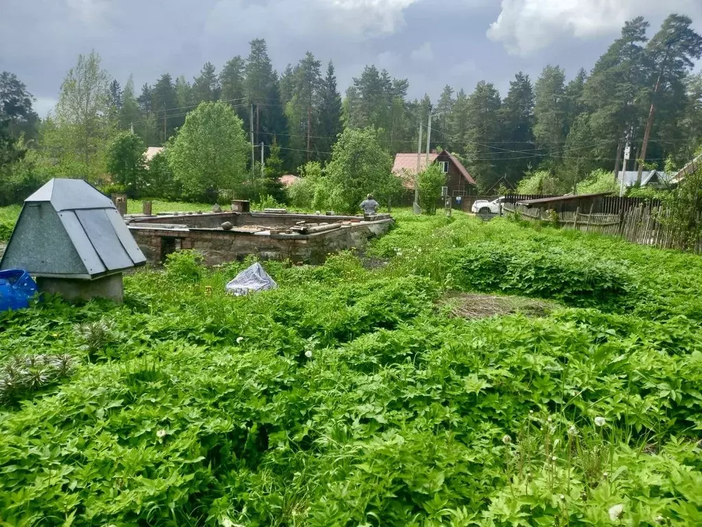 Участок в Ленинградская область, Гатчинский район, Вырица городской ... - Фото 0
