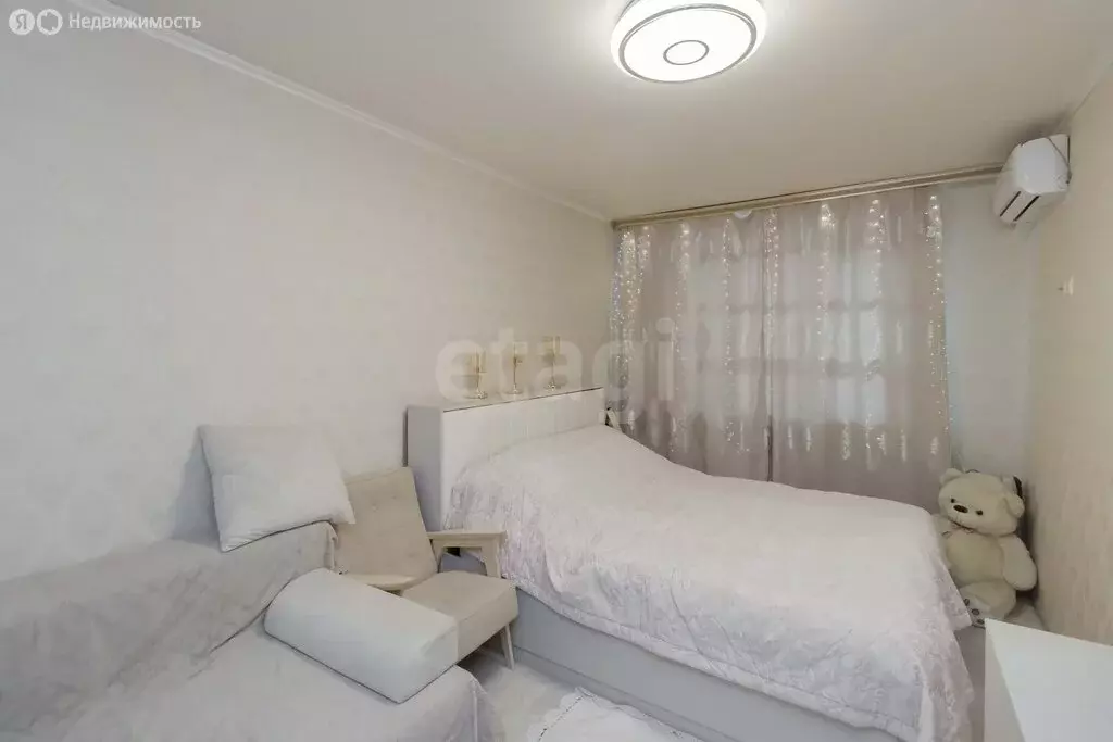 1-комнатная квартира: Тюмень, улица Прокопия Артамонова, 4 (29.8 м) - Фото 1