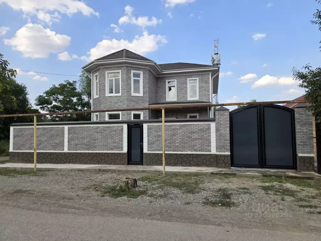 Дом в Чеченская республика, Грозный ул. Гоголя (250 м) - Фото 1