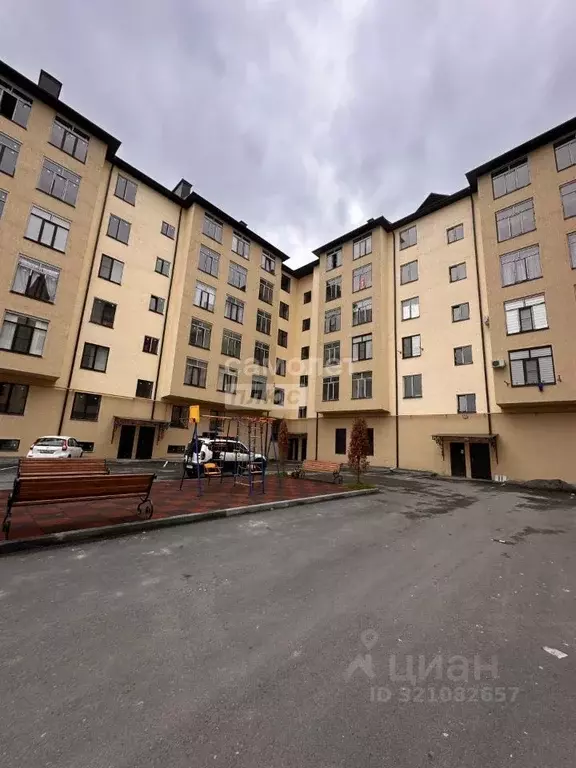 2-к кв. Кабардино-Балкария, Нальчик ул. Мовсисяна, 21 (65.0 м) - Фото 1