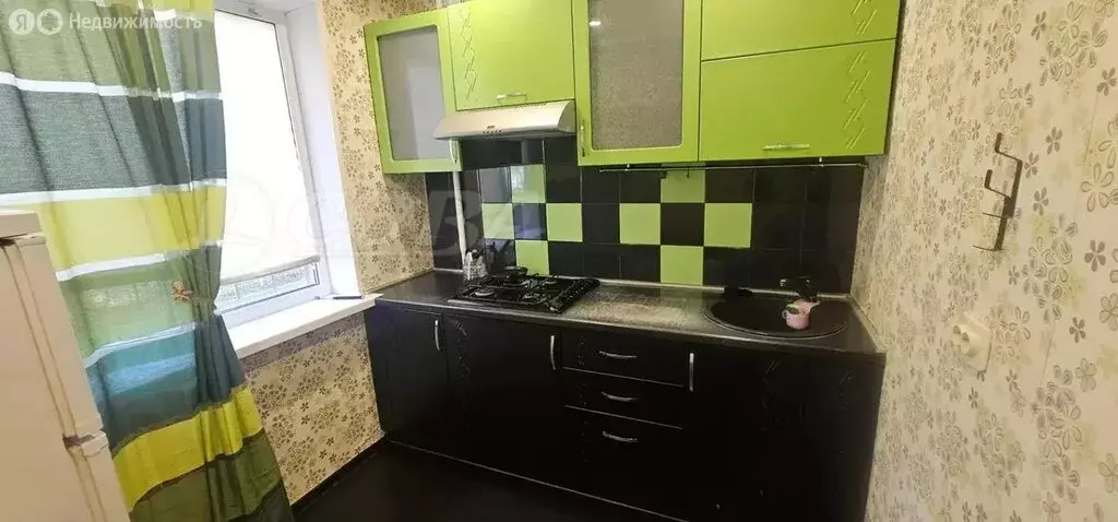 2-комнатная квартира: Тюмень, улица Парфёнова, 28 (45 м) - Фото 1