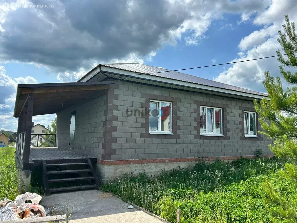 Дом в село Иглино, улица Достоевского, 36 (100 м) - Фото 1