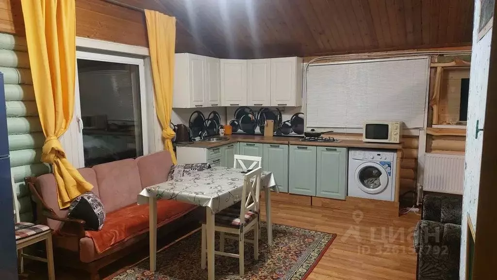 Дом в Ленинградская область, Выборгский район, Рощинское городское ... - Фото 1