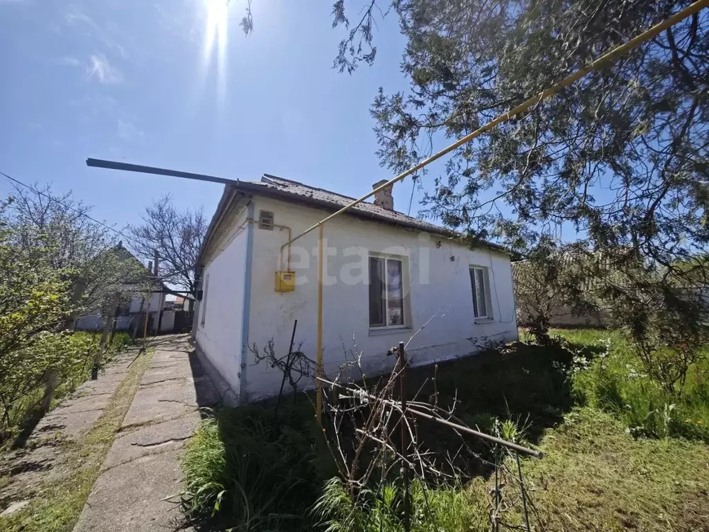 Дом в Крым, Сакский район, с. Сизовка ул. Гагарина (51 м) - Фото 1