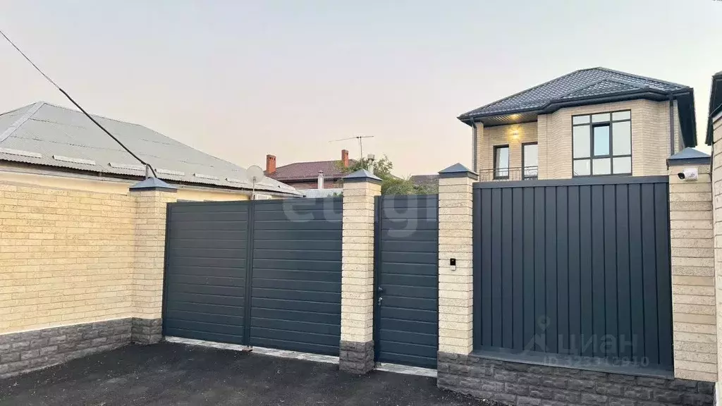 Дом в Ставропольский край, Ставрополь Азовская ул., 60 (165 м) - Фото 1