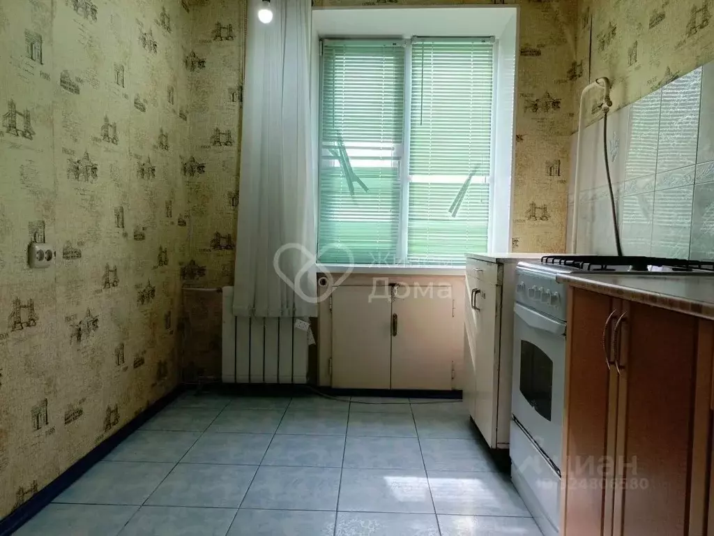 2-к кв. Волгоградская область, Волгоград ул. Кирова, 128 (51.5 м) - Фото 0