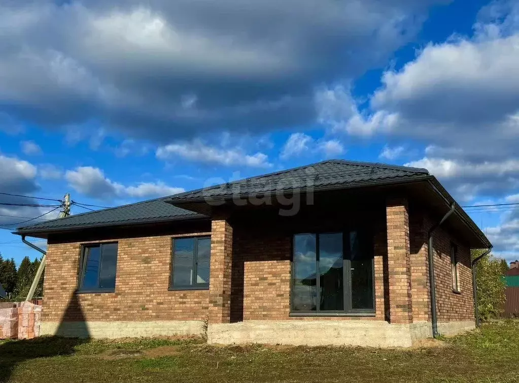 Дом в Пермский край, Пермский муниципальный округ, д. Мартьяново ул. ... - Фото 1