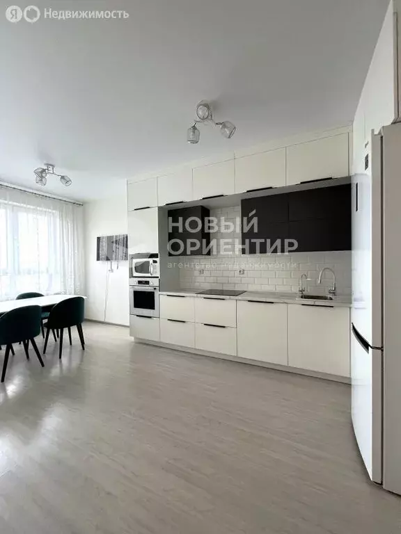 3-комнатная квартира: Екатеринбург, улица Расковой, 8 (80.9 м) - Фото 2