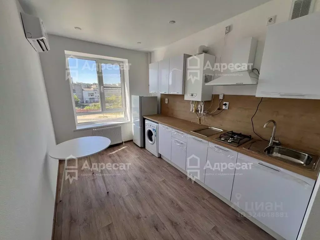 1-к кв. Волгоградская область, Волгоград ул. Тракторостроителей, 27 ... - Фото 1