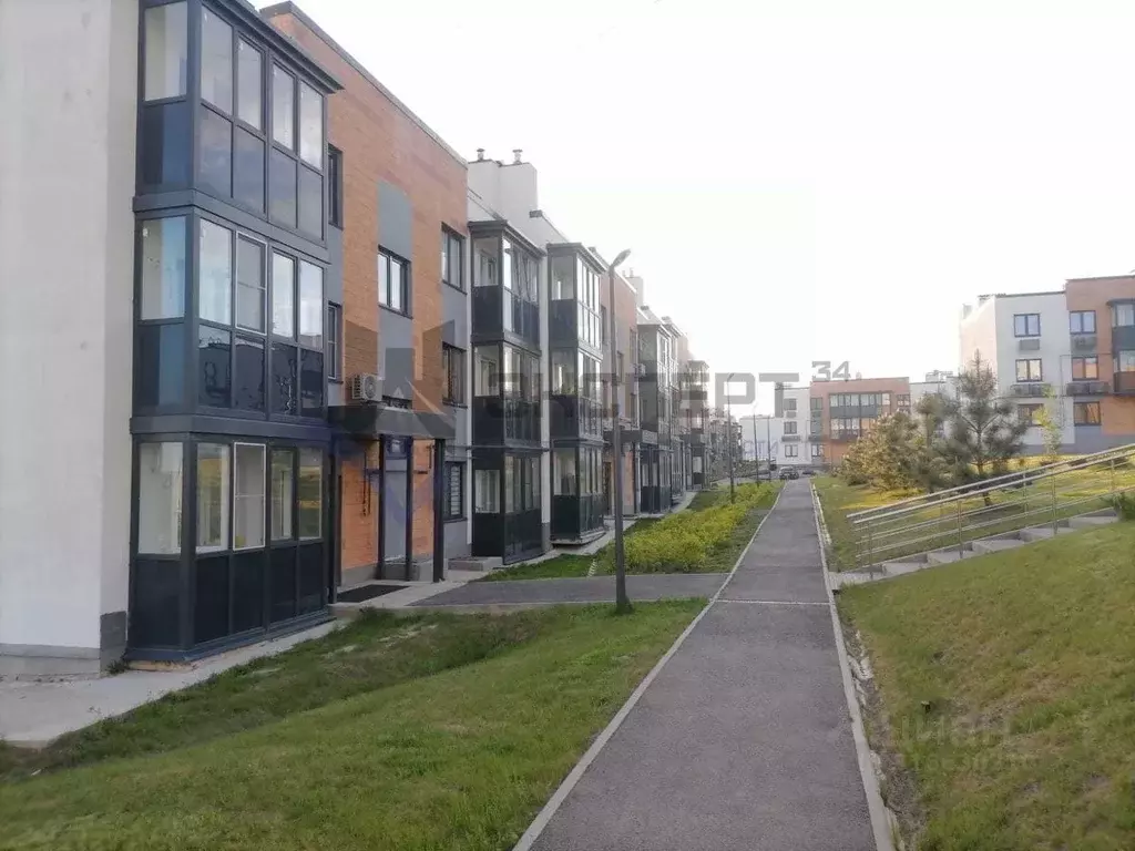 3-к кв. Волгоградская область, Волгоград ул. Химина, 8 (66.4 м) - Фото 0