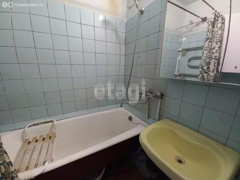 3-комнатная квартира: Верхняя Салда, Спортивная улица, 16 (70.9 м) - Фото 1