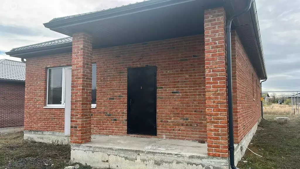 Дом в Ленинаван, улица Суворова, 65 (100 м) - Фото 0