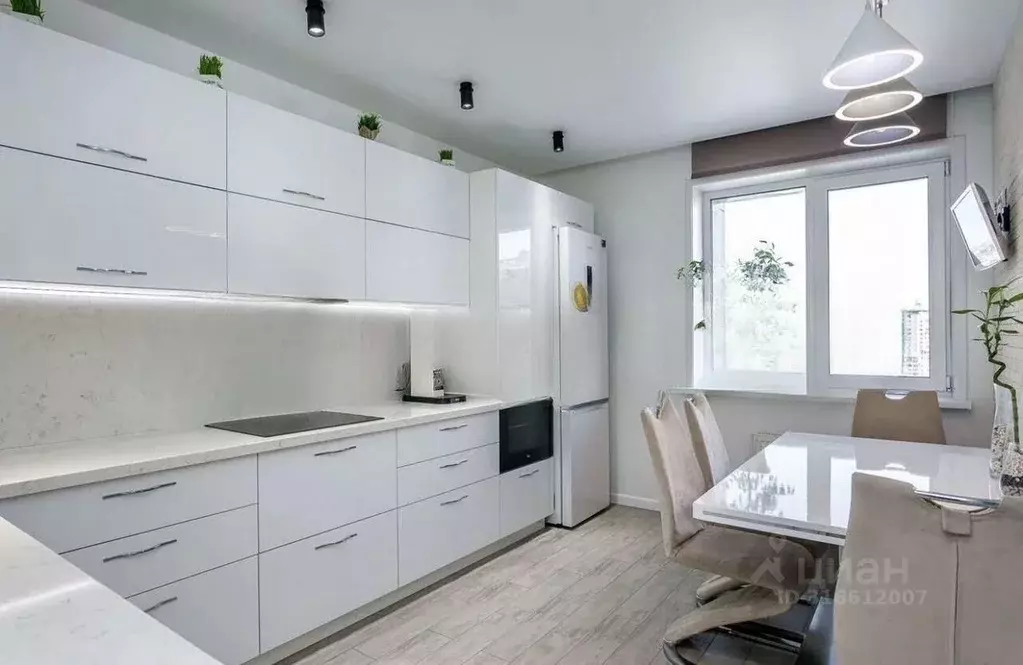 3-к кв. Хабаровский край, Хабаровск ул. Тургенева, 48 (85.0 м) - Фото 1