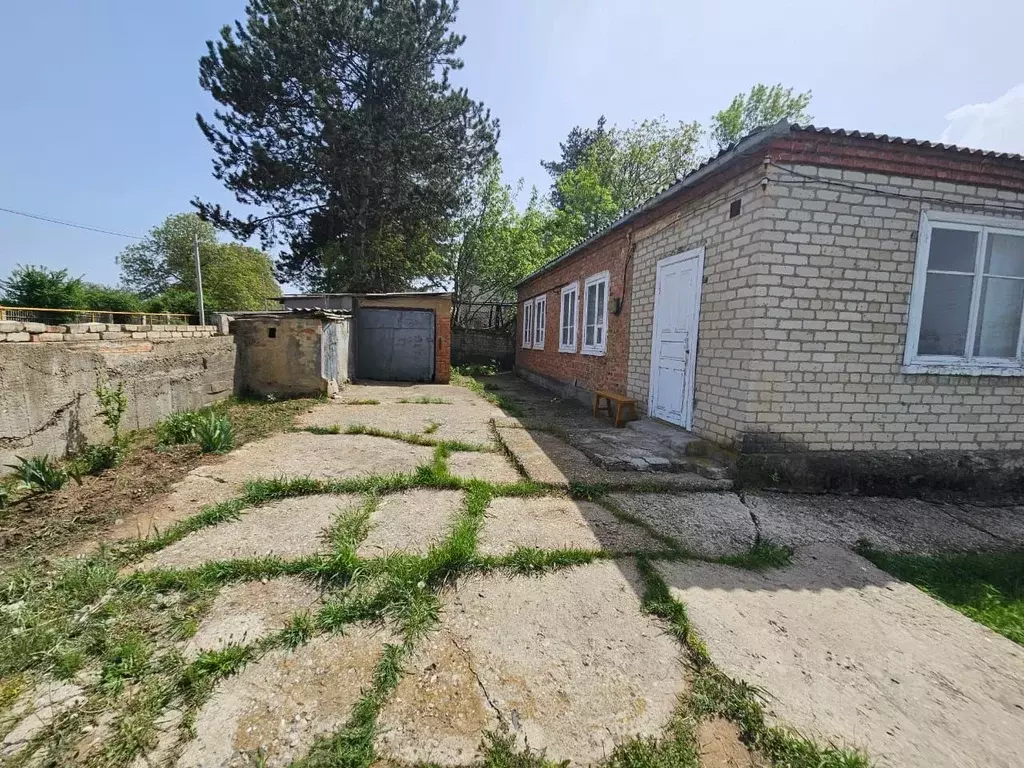 Участок в Карачаево-Черкесия, Малокарачаевский район, с. Красный ... - Фото 0