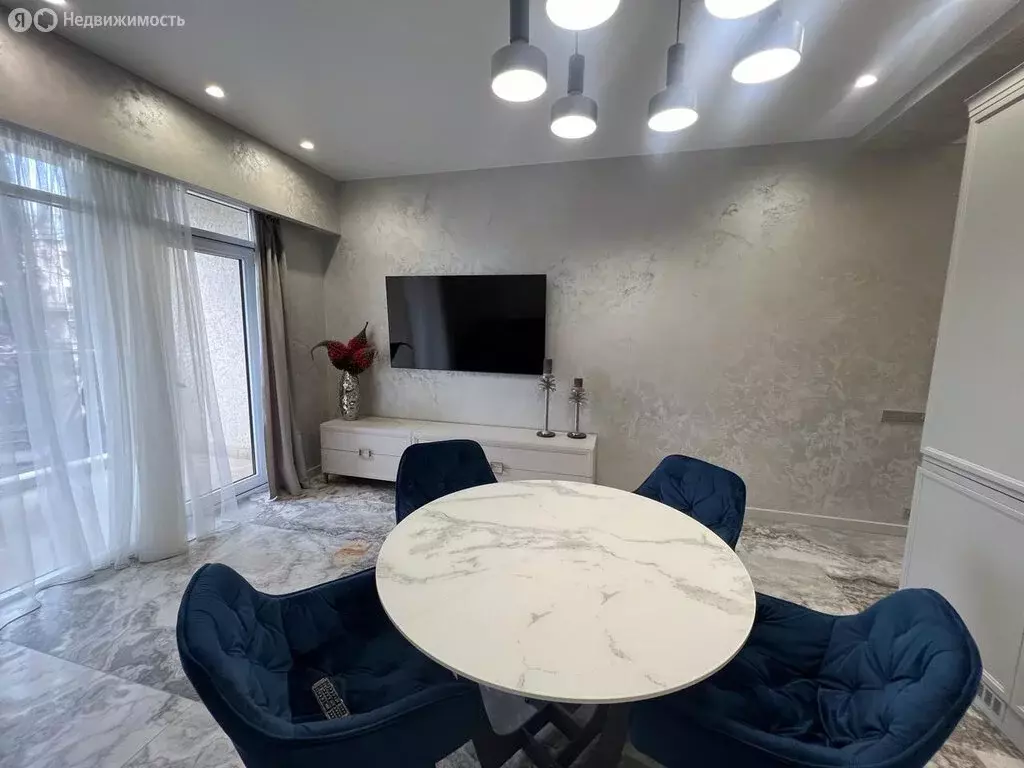 2-комнатная квартира: Сочи, микрорайон Светлана, Гагринская улица, 3/8 ... - Фото 0