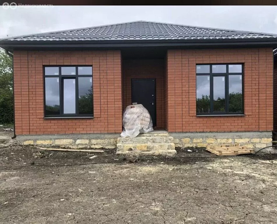 Дом в село Надежда, Советская улица, 186 (130 м) - Фото 0