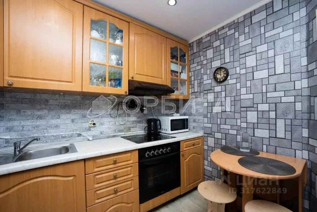 2-к кв. Тюменская область, Тюмень ул. 9 Января, 4 (37.9 м) - Фото 1