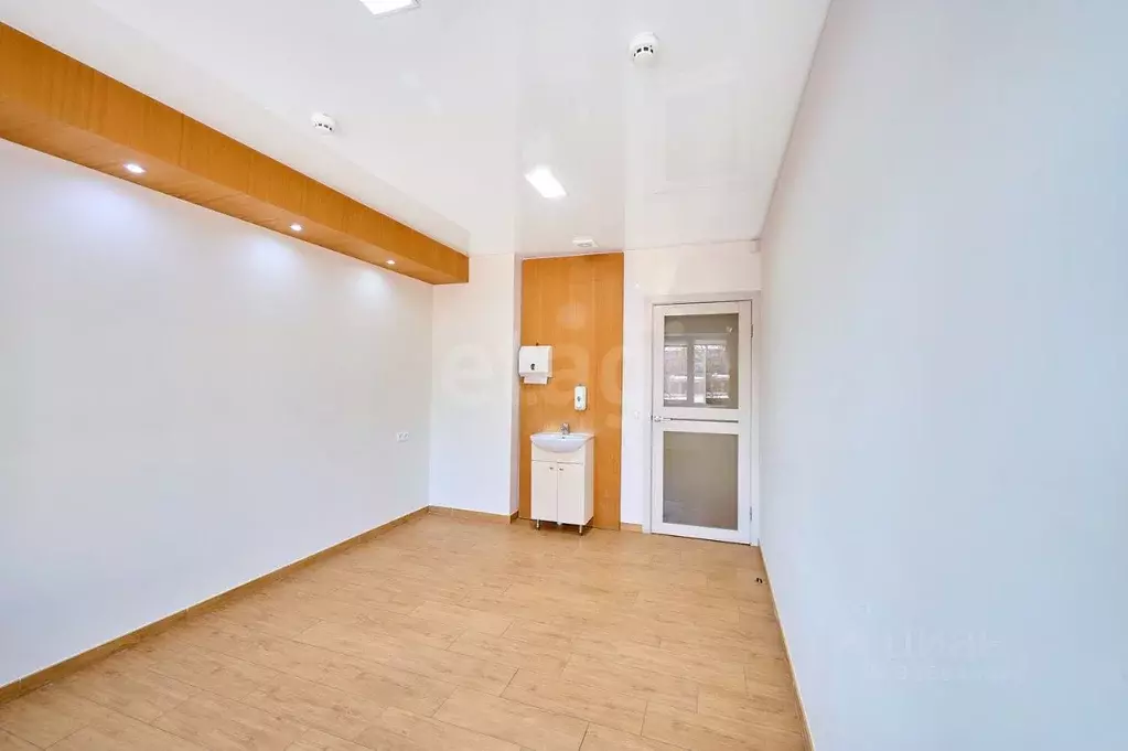 Помещение свободного назначения в Псковская область, Псков ул. Розы ... - Фото 1