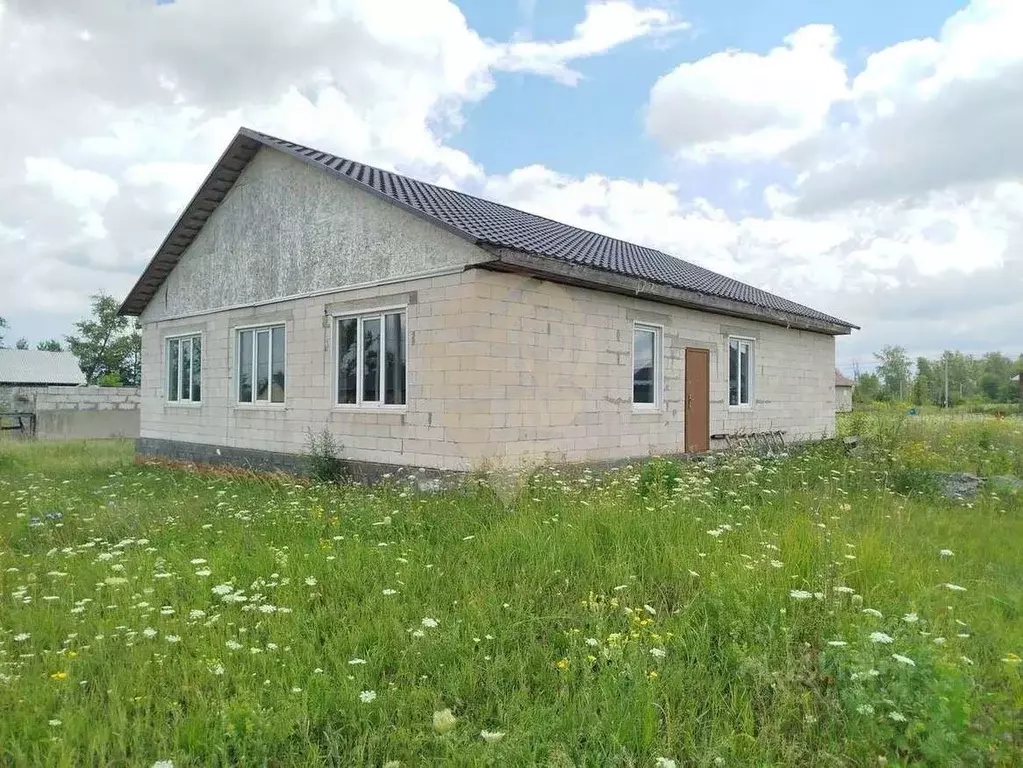 Дом в Белгородская область, Старооскольский городской округ, с. ... - Фото 1