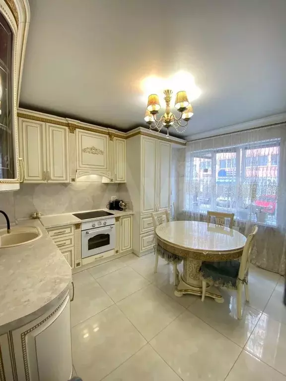 3-к. квартира, 90 м, 1/12 эт. - Фото 1