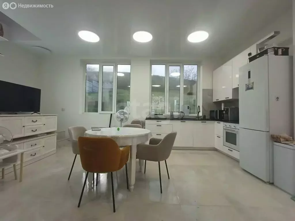 Дом в село Бужор, Родниковая улица (194 м) - Фото 2