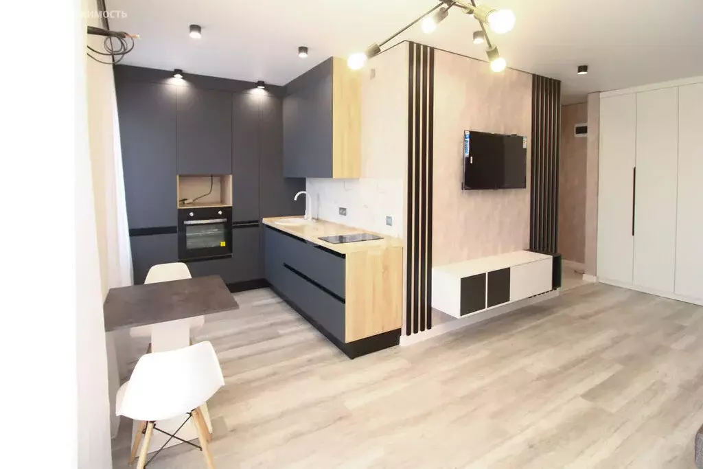 Квартира-студия: Тюмень, улица Героев Сталинградской Битвы, 9 (31.3 м) - Фото 1