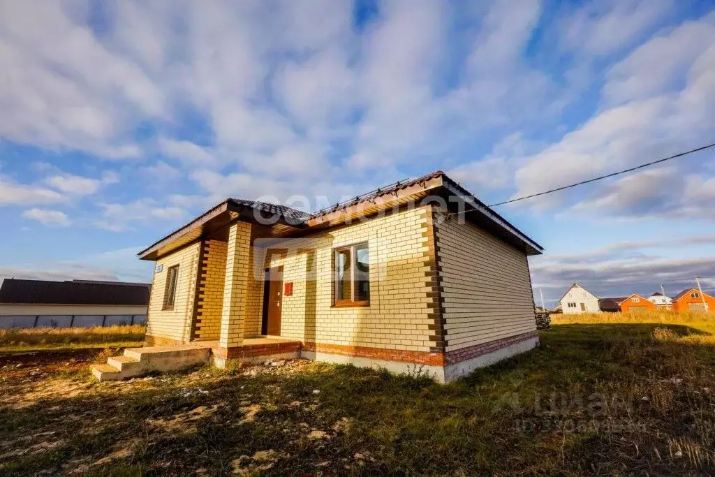 Дом в Татарстан, Зеленодольский район, Большеякинское с/пос, с. ... - Фото 1