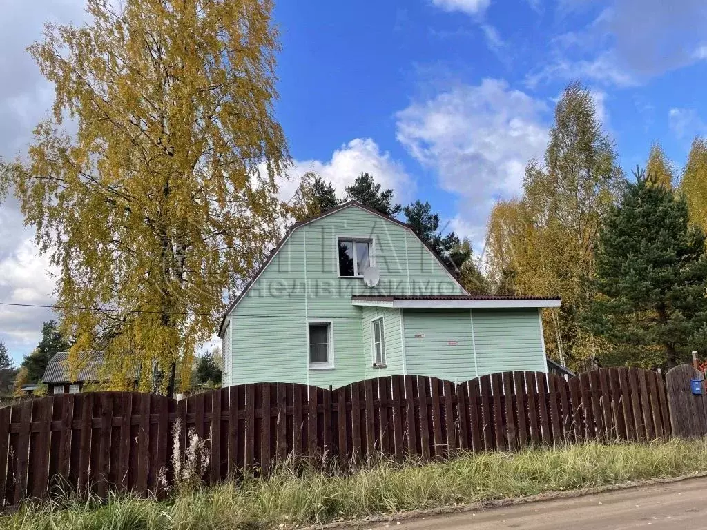 Дом в Ленинградская область, Лодейнопольский район, пос. Свирьстрой ... - Фото 1