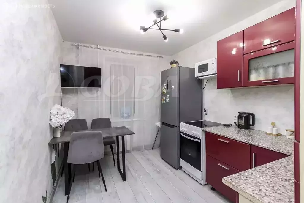 2-комнатная квартира: Тюмень, улица Домостроителей, 12А (51.9 м) - Фото 1