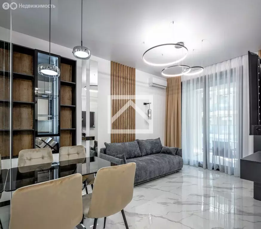 2-комнатная квартира: Ялта, улица Дражинского, 48 (50 м) - Фото 0