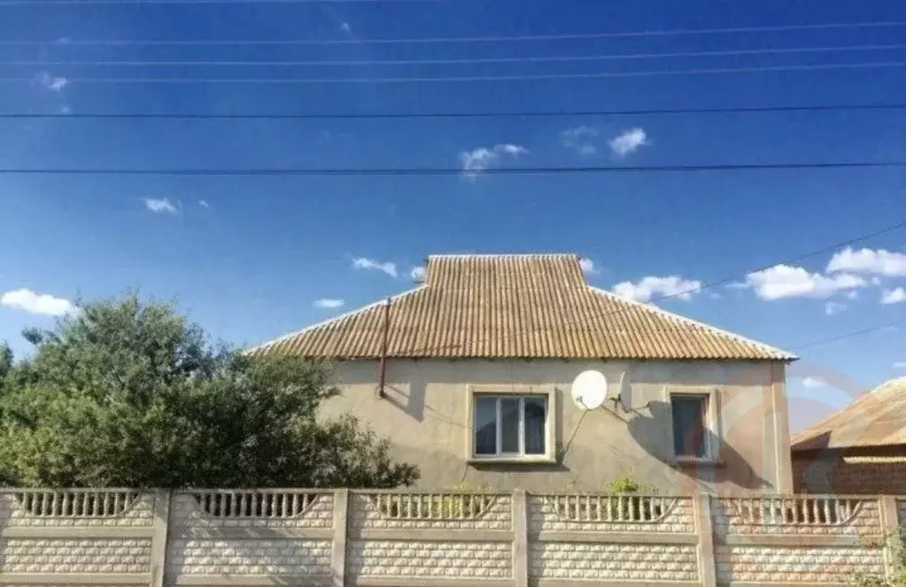 Дом в Крым, Сакский район, Ромашкинское с/пос, с. Колоски ул. ... - Фото 0