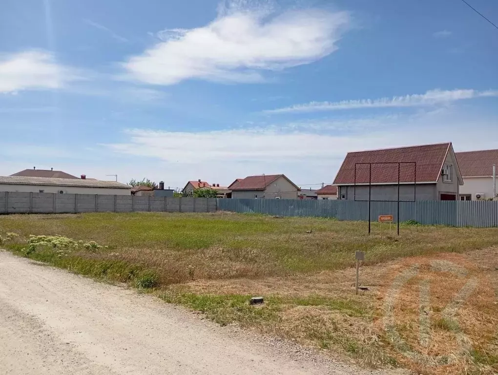 Участок в Крым, Сакский район, с. Штормовое ул. Ленина, 47 (10.0 сот.) - Фото 1