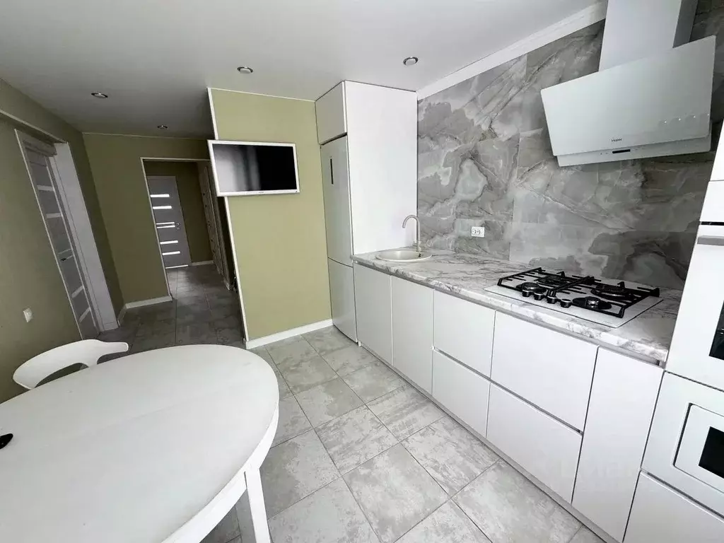 3-к кв. Омская область, Омск ул. Завертяева, 9к2 (70.4 м) - Фото 1