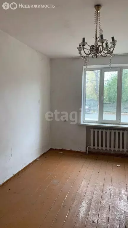 3-комнатная квартира: Карабулак, улица Балкоева, 33 (100 м) - Фото 1