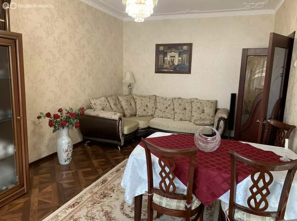 3-комнатная квартира: Астрахань, улица Набережная Приволжского Затона, ... - Фото 2