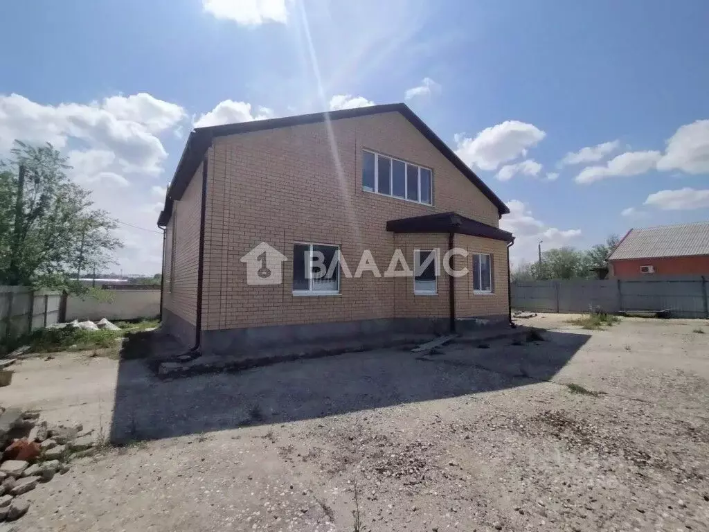 Дом в Калмыкия, Элиста ул. Имени В.У. Лиджиева (260 м) - Фото 1