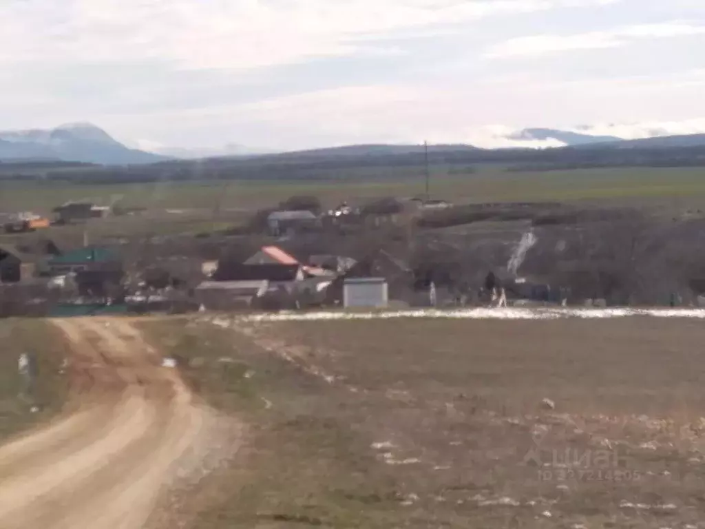 Участок в Крым, Симферопольский район, Перовское с/пос, с. Ключи ул. ... - Фото 1