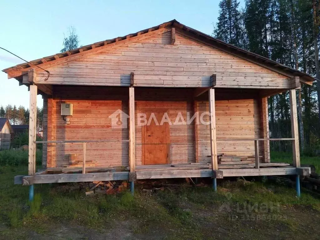 Дом в Коми, Сыктывкар городской округ, Краснозатонский пгт 3-я линия ... - Фото 1